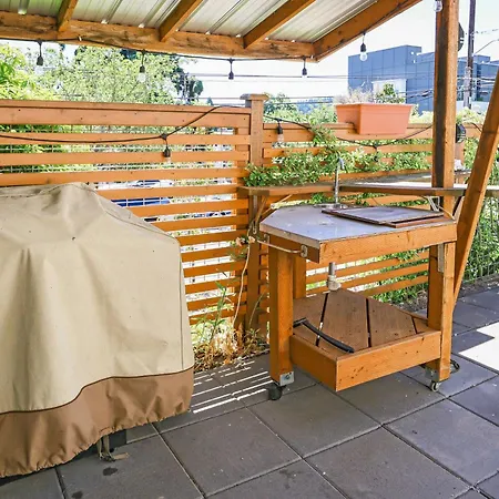 Scandi Boho Seattle Apartment, Walk To Waterfront!